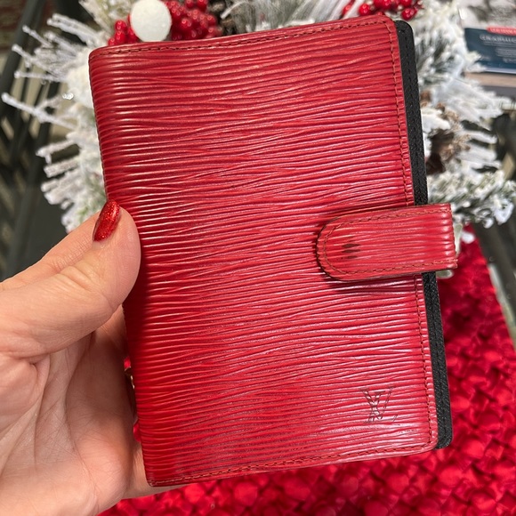 Authentic LOUIS VUITTON Red Epi Agenda cover/Wallet - Picture 3 of 9